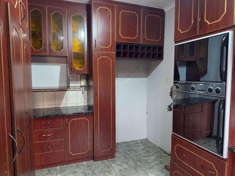 Family home with flatlet in Rhodesdene - Photo 10