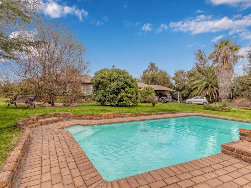 Charming Smallholding: Endless Possibilities for a 3 Bedroom Family Home - Photo 2