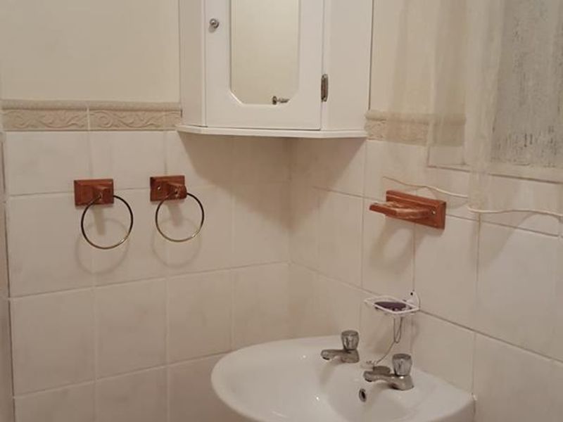 3 Bedroom Duplex For Sale in Windsor East - Photo 9