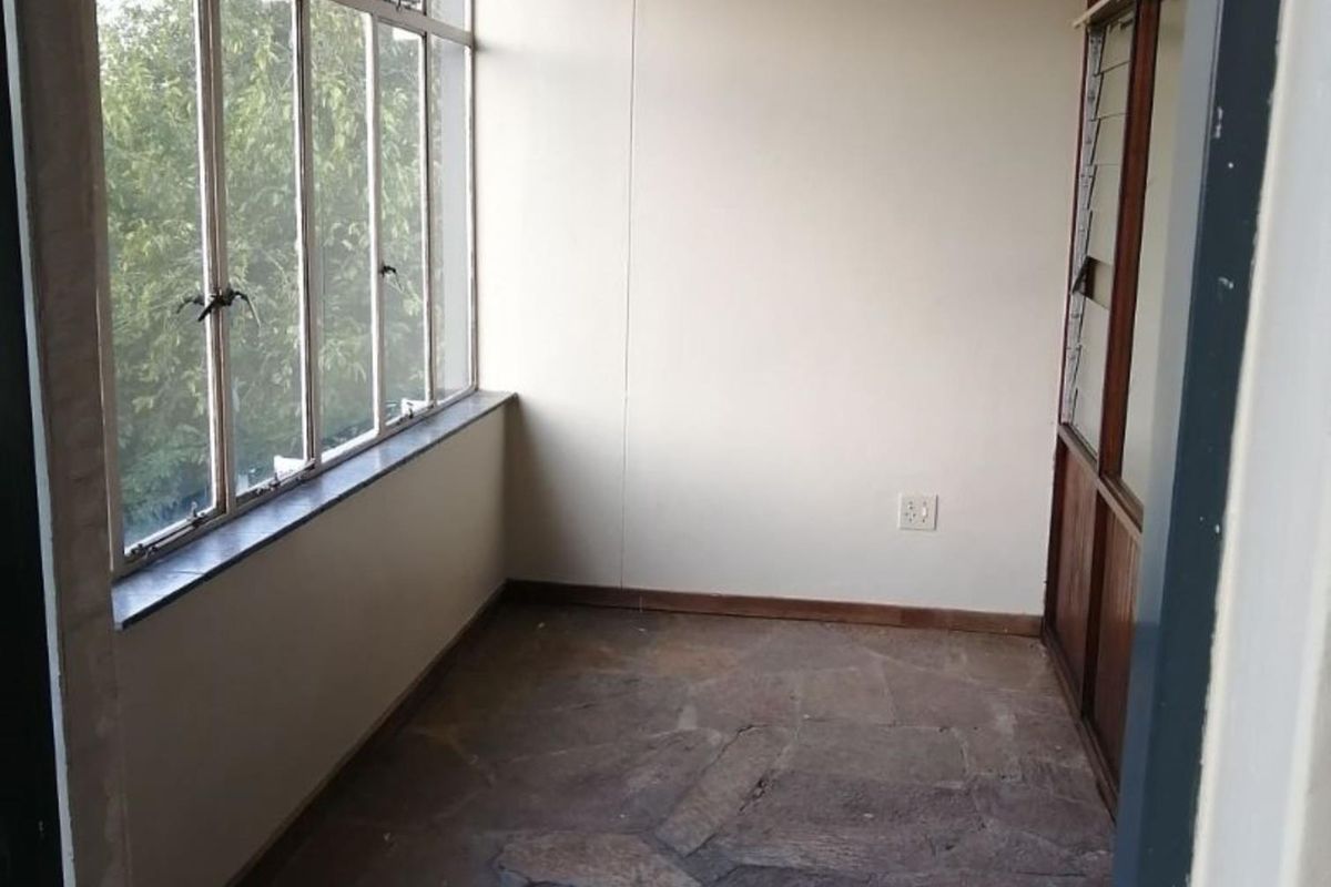 Your Ideal Home: 2.5 Beds, Secure Parking, and More! - Photo 2