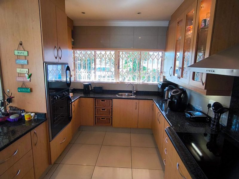 Prime Location in Brackenhurst! - Photo 4