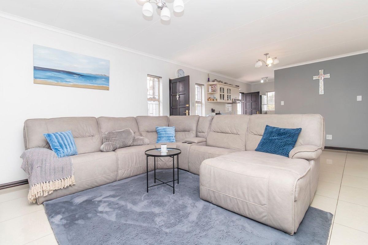 Modern Comfort Meets Tranquil Garden Living in Radiokop - Photo 4