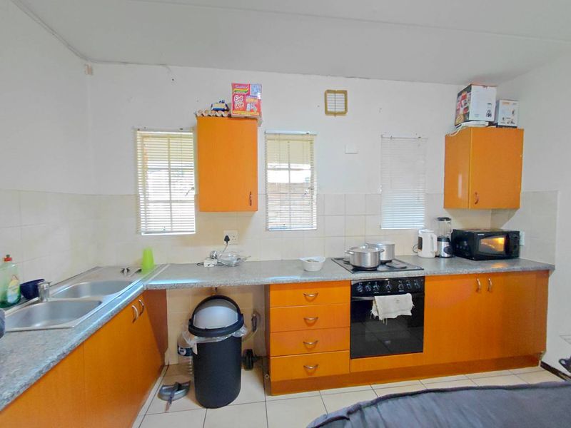 2 Bedroom Apartment, ground floor in Eagle Breeze Complex, Laser Park - Photo 2