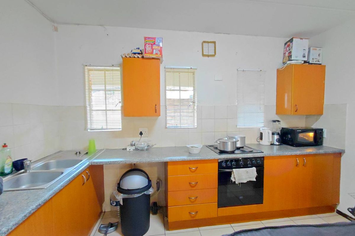 2 Bedroom Apartment, ground floor in Eagle Breeze Complex, Laser Park - Photo 2