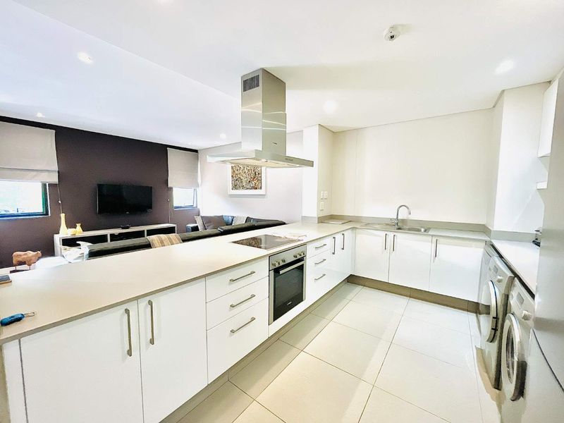 Parkmore Perfection: Exquisite 2-Bedroom with Private Garden - Photo 6