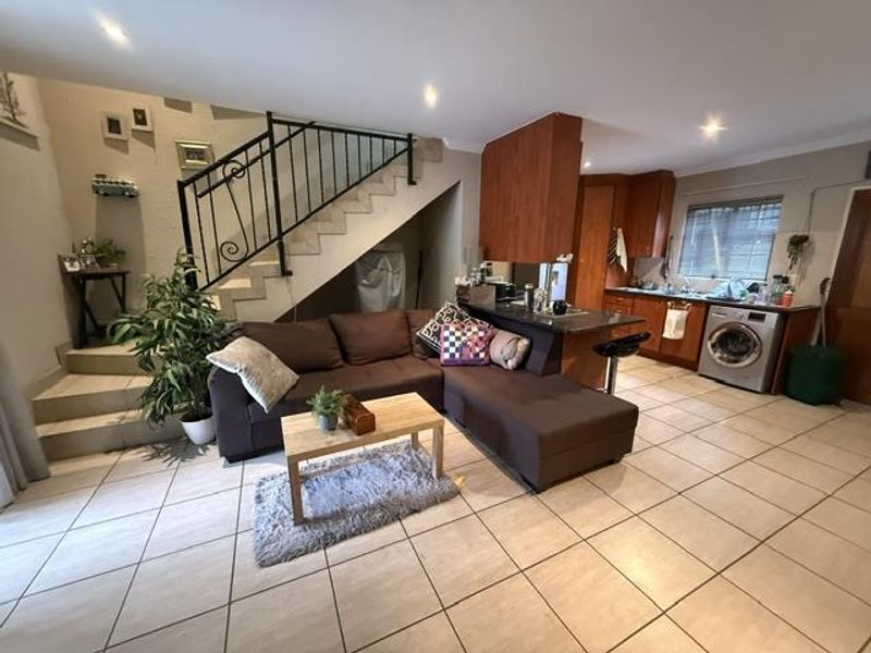 Well looked after 2-Bedroom Duplex with Private Patio, Built-In Braai & Excellent Security - Photo 6