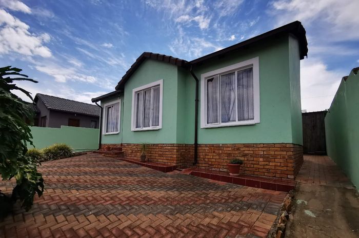 Property #2566250, House For Sale in Naturena