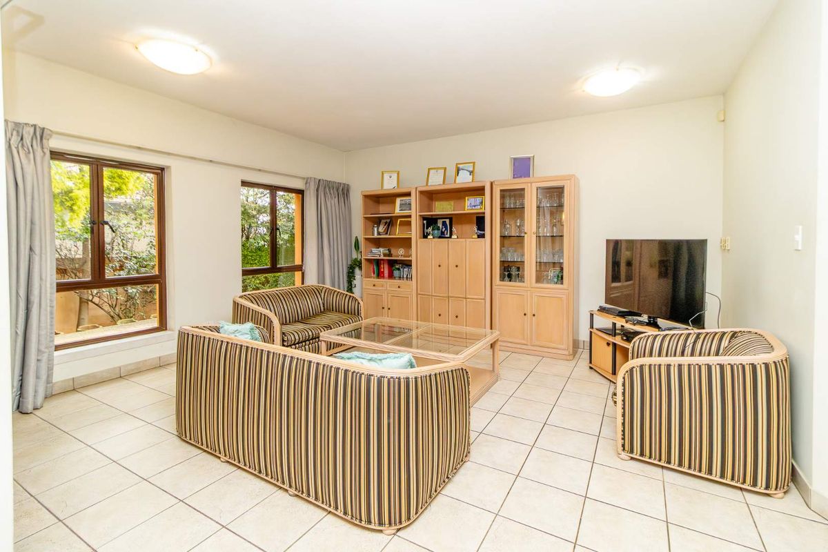 Spacious Family Cluster in Secure, Established Estate! - Photo 4