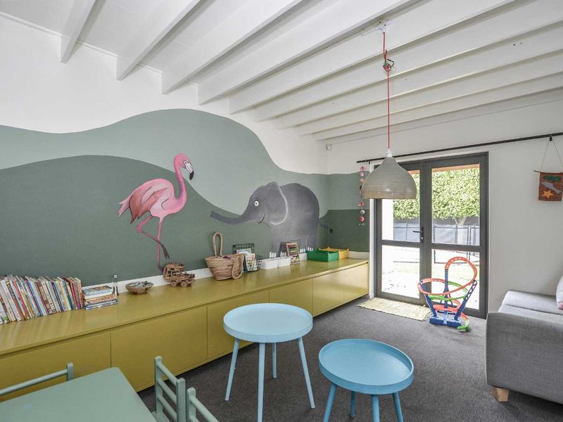 Spacious Beachside Family Retreat – 350m from the Ocean - Photo 10