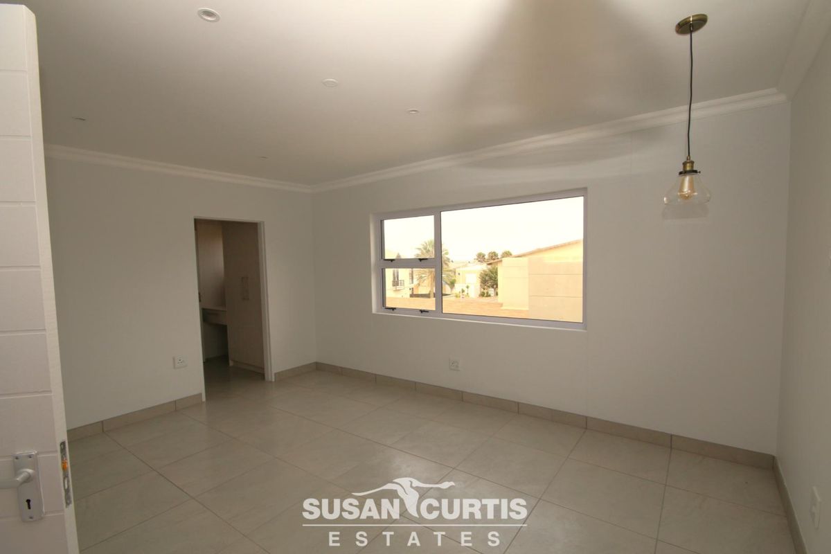 BRAND NEW 5 BEDROOM HOUSE FOR SALE IN THE WATERFRONT - Photo 5