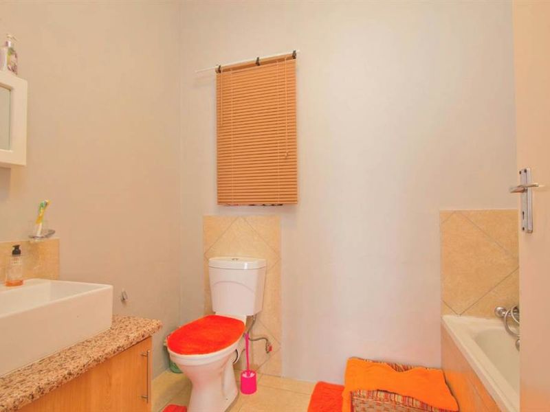 2 BEDS, 2 BATHS APARTMENT TO RENT IN NORKEM PARK. - Photo 9