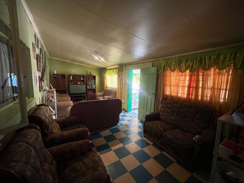 Lovely, Spacious Family Home for Sale in Morning Glory - Photo 4