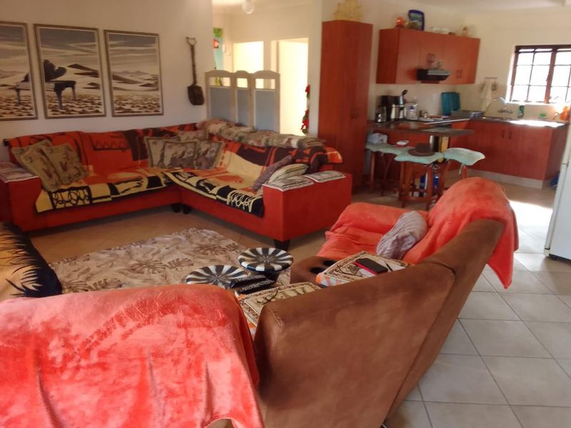 2-Bedroom Townhouse for Sale in Secure Complex – Manaba Beach, Margate - Photo 5