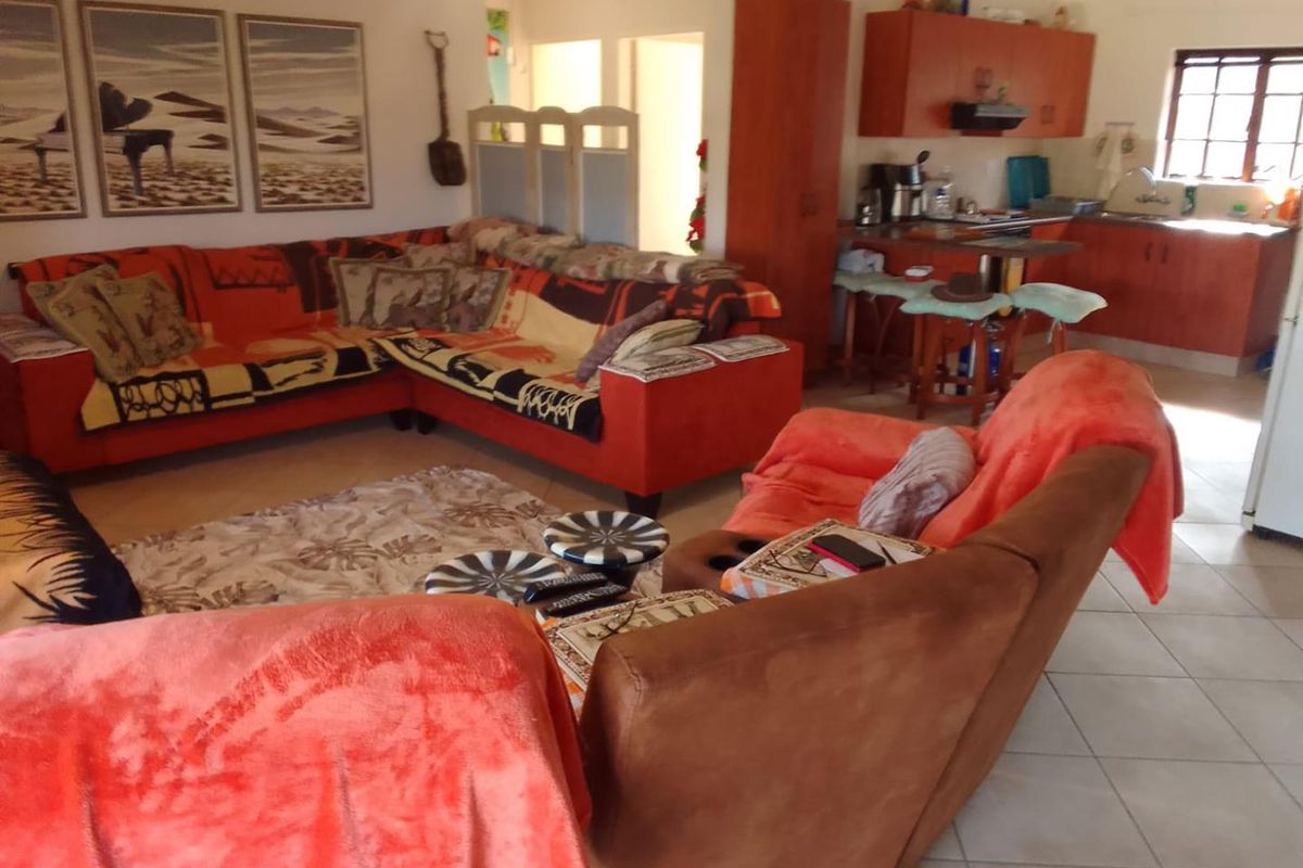 2-Bedroom Townhouse for Sale in Secure Complex – Manaba Beach, Margate - Photo 5