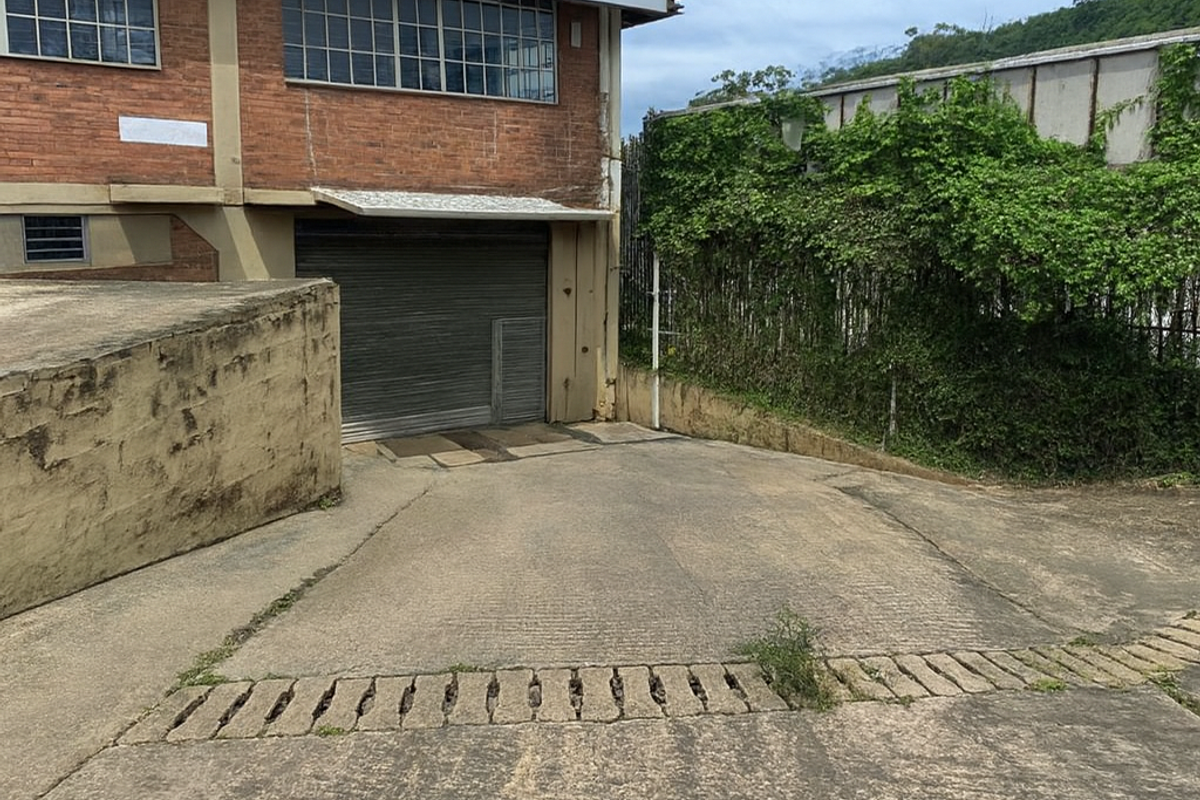 Hendra - 710m2 Commercial / Industrial Warehouse for Rent - Photo 2