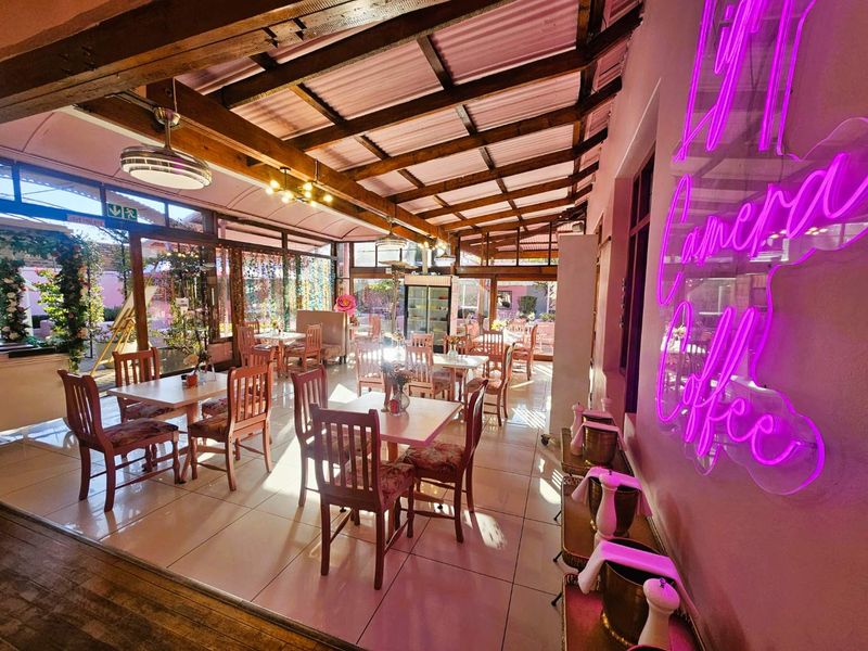 PRESTIGE COMMERCIAL INVESTMENT – FULLY TENANTED BY ACCLAIMED GARDEN CAFÉ & CULINARY EVENTS DESTINATION - Photo 2