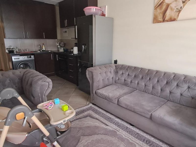 Situated in the sought-after suburb of Albertsdal - Photo 4