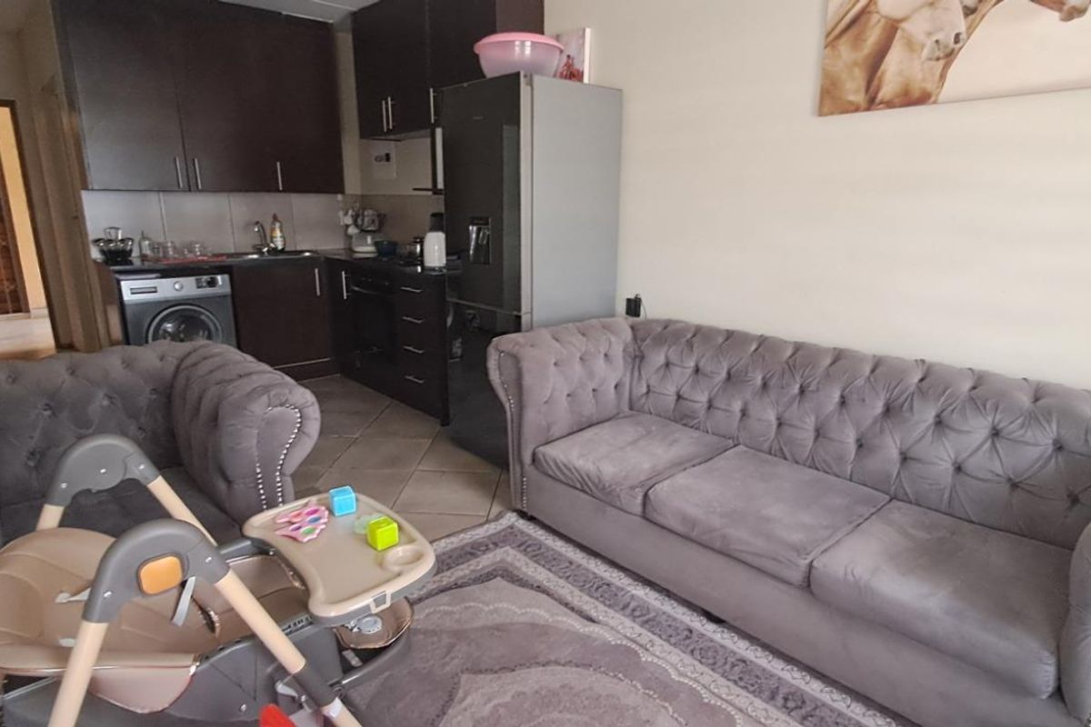 Situated in the sought-after suburb of Albertsdal - Photo 4