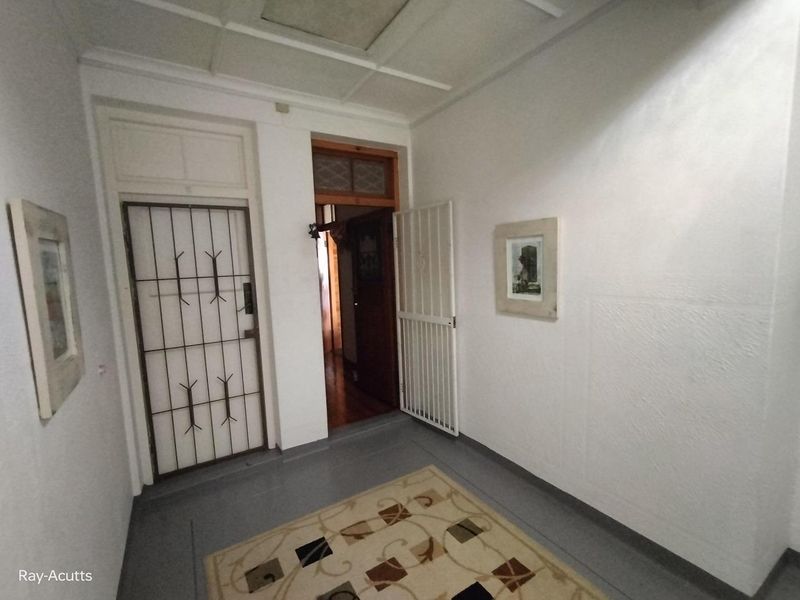 **Spacious Apartment with Stunning Views - Priced at R1,050,000.00** - Photo 2