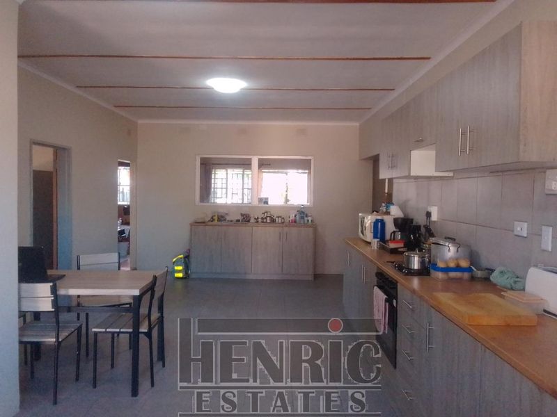 Three-bedroom house with 4 Very Spacious Flatlets for sale in Omaruru! - Photo 9