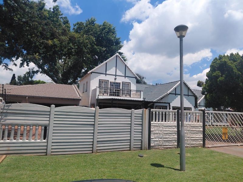 4 Bedroomed Family Home For Sale In The Enclosed Area of Brentwood Park - Photo 3