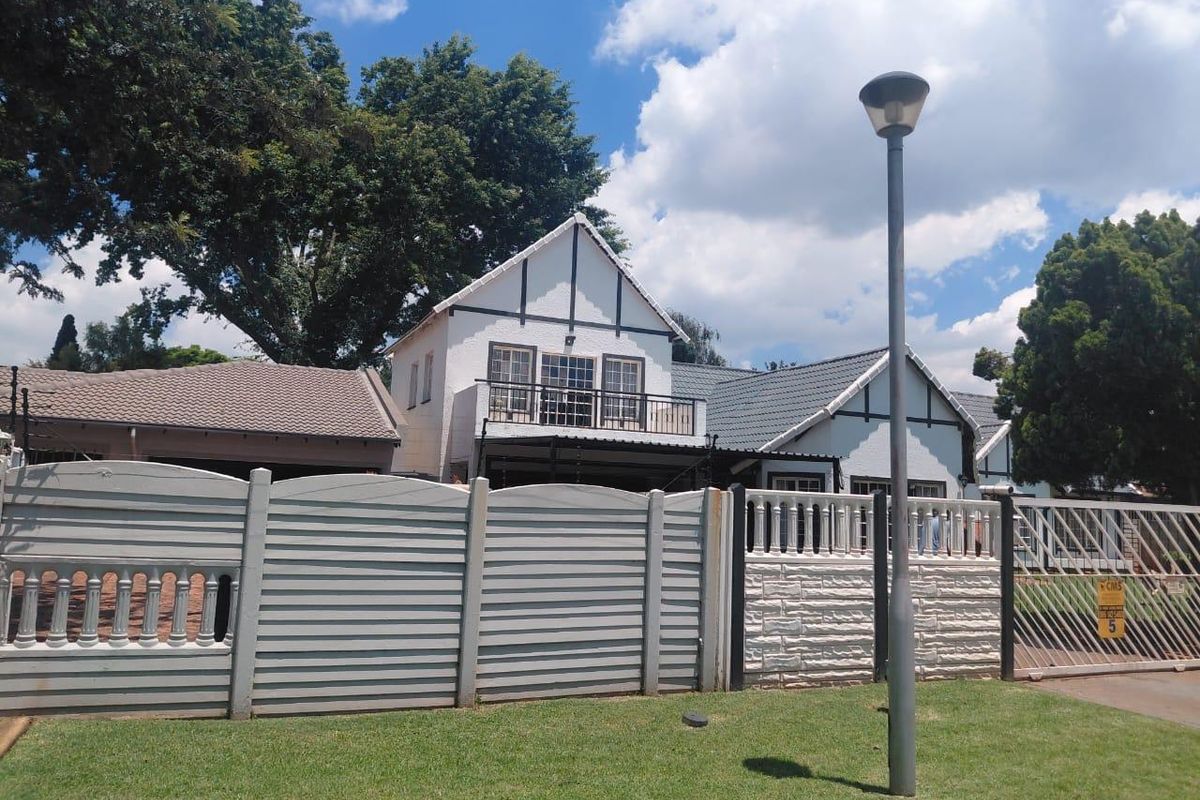 4 Bedroomed Family Home For Sale In The Enclosed Area of Brentwood Park - Photo 3