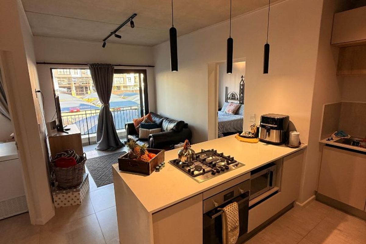 Ultra-Modern 2 Bedroom, 2 Bathroom Apartments in Waterkloof! - Photo 2