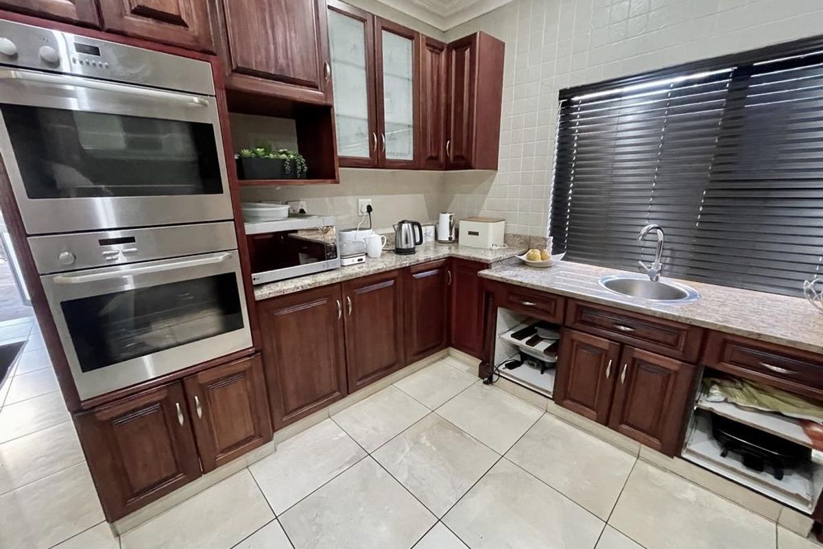 Hendra - Secure Family Living with Versatile Flatlet in Exclusive Somerset Park Cul-de-Sac - Photo 4