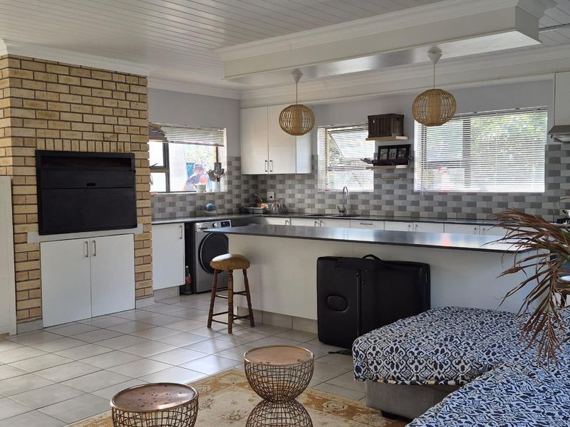 Charming Low-Maintenance 2-Bedroom Home in Fraaiuitsig, Groot Brak River - Photo 10