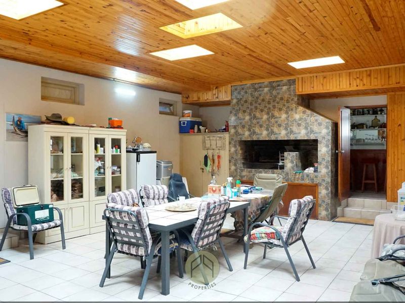 3 Bedroom OCEAN FRONT House With a 1 Bedroom Flat FOR SALE in Noord Duin, Henties Bay - Photo 7