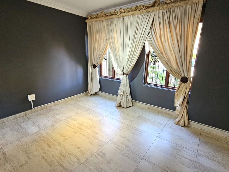 4 Bedroom Family Home With Pool In Melodie Hartbeespoort - Photo 6