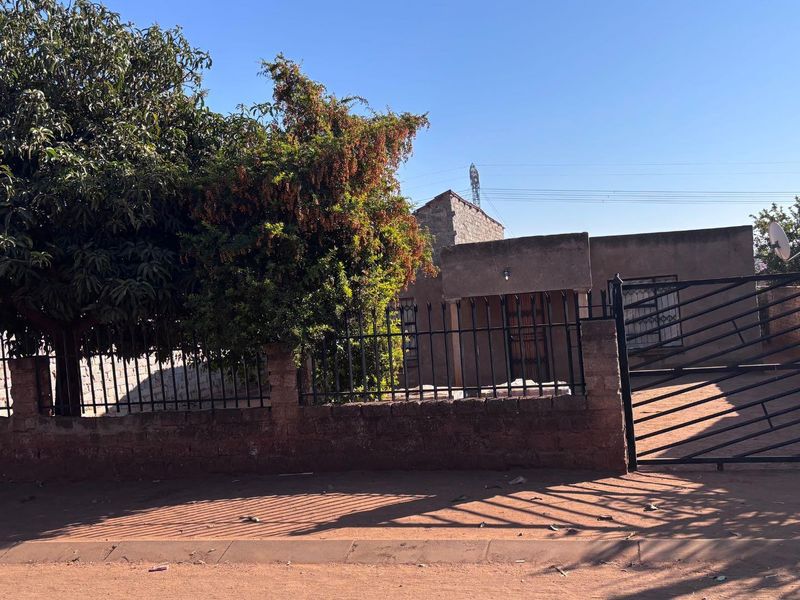 3 BEDROOM HOUSE FOR SALE - Photo 1