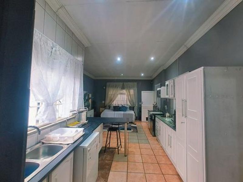 4 Spacious Bedroom House for Sale in Florentia - Photo 4