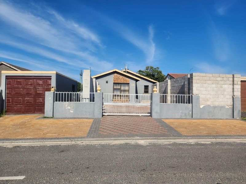 Spacious Home on Spine Road: Live & Work Possibilities! - Photo 2