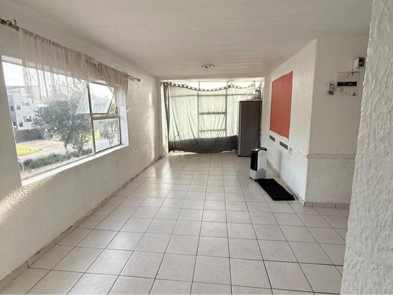 Hidden Spacious  2 Bedroom Apartment in Birchleigh  Kempton Park - Photo 6