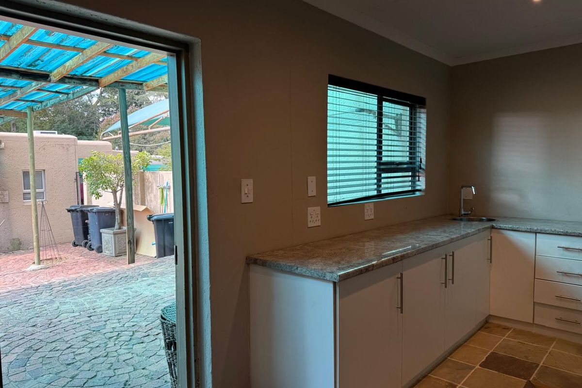 Modern 1 Bedroom Open Plan Flat in Rivonia Available for Rent - Photo 5