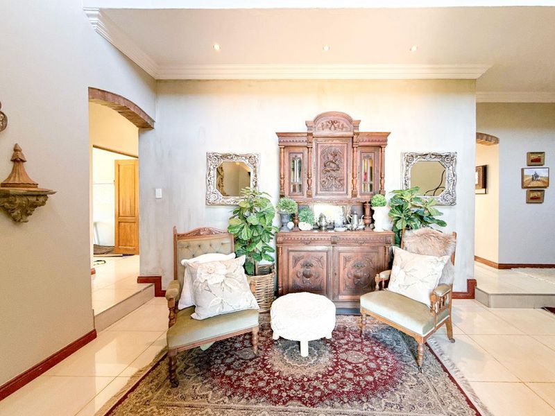 Stunning 5-Bedroom Family Home with Panoramic Views | Triple Garage | Solar | Waterkloof Golf Estate - Photo 4