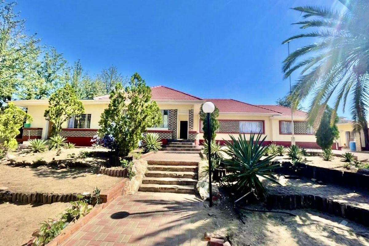 Calling Investor to turn this Prestigeous Property into a Cash Cow - Photo 2