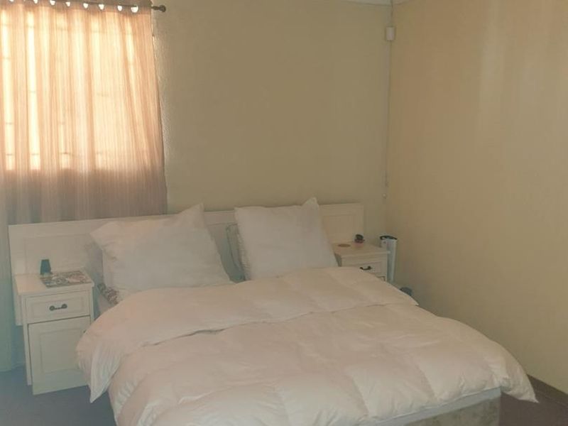 FAMILY HOME FOR SALE IN HOCHLANDPARK - Photo 4