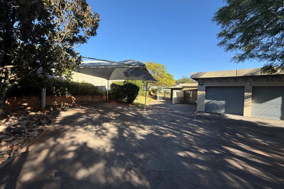Family Home for Rent – Prime Location Near Helderkruin Laerskool! - Photo 3