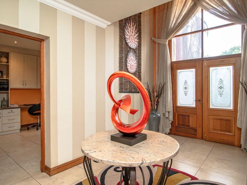 Gorgeous Tuscan style 4 Bedroom home in Lakefield  Benoni - Photo 3