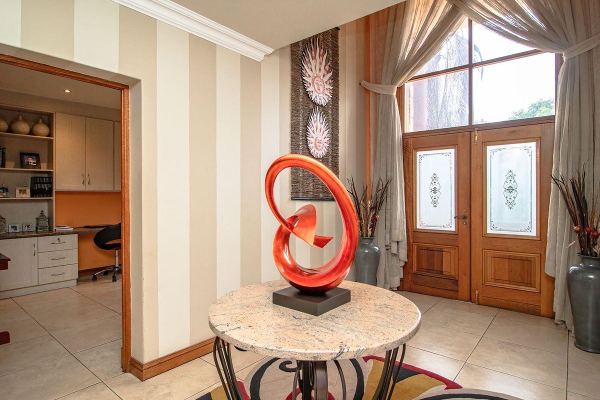 Gorgeous Tuscan style 4 Bedroom home in Lakefield  Benoni - Photo 3