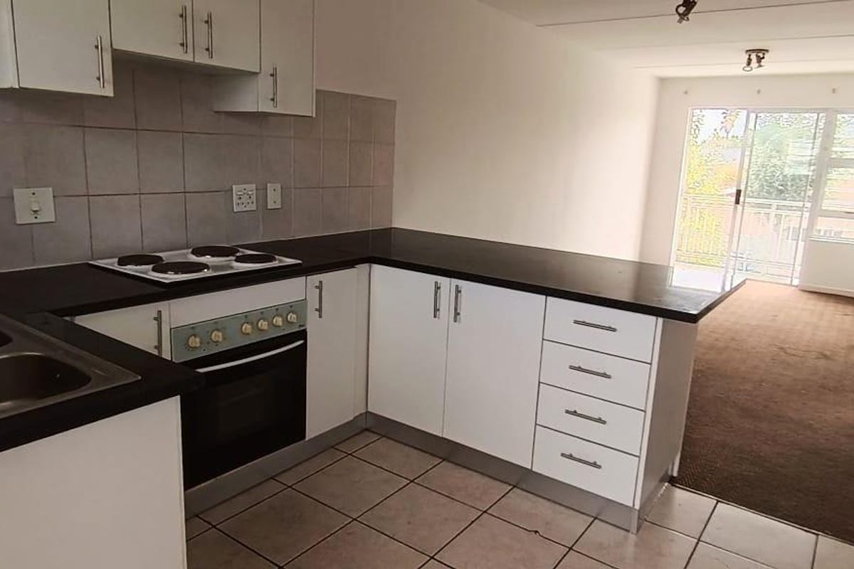 Quiet Clarendon Square Complex Klipkop Parow Valley - Photo 3