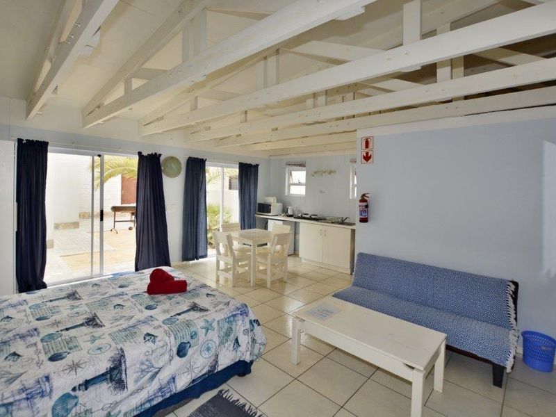 FOR SALE -  3 BEDROOM HOUSE WITH SEPERATE FLATLETS FOR SALE, LONG BEACH, NAMIBIA - Photo 3