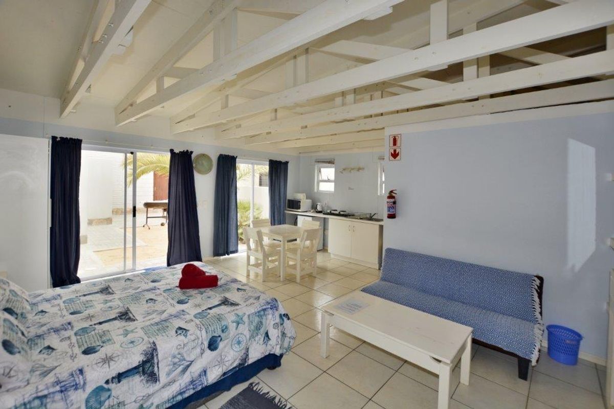 FOR SALE -  3 BEDROOM HOUSE WITH SEPERATE FLATLETS FOR SALE, LONG BEACH, NAMIBIA - Photo 3