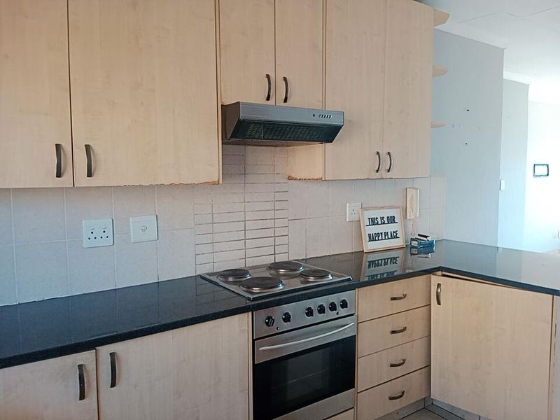 3 Bedroom, 2 Bathroom Apartment To Let - Photo 3