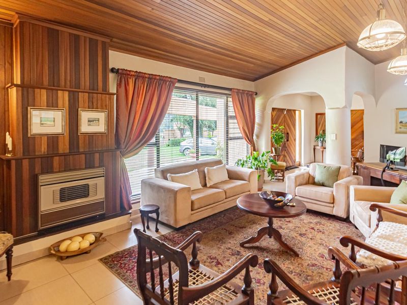 Exceptional 4-Bedroom House with 3 Flatlets - Photo 4