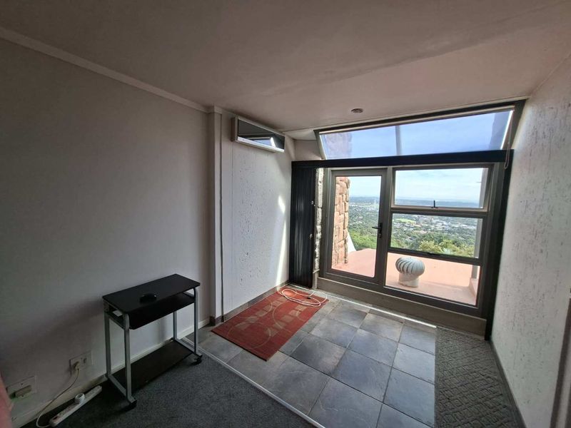 Luxury Living with Unrivalled Views in Northcliff - Photo 5