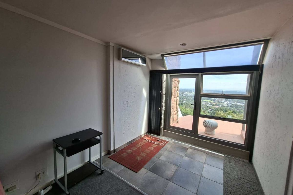 Luxury Living with Unrivalled Views in Northcliff - Photo 5