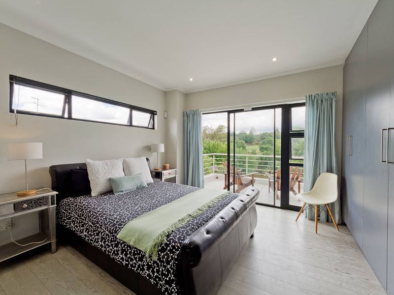 ULTRA-MODERN LIVING WITH BEAUTIFUL FINISHES IN A LOVELY SECURE LOCATION - Photo 9